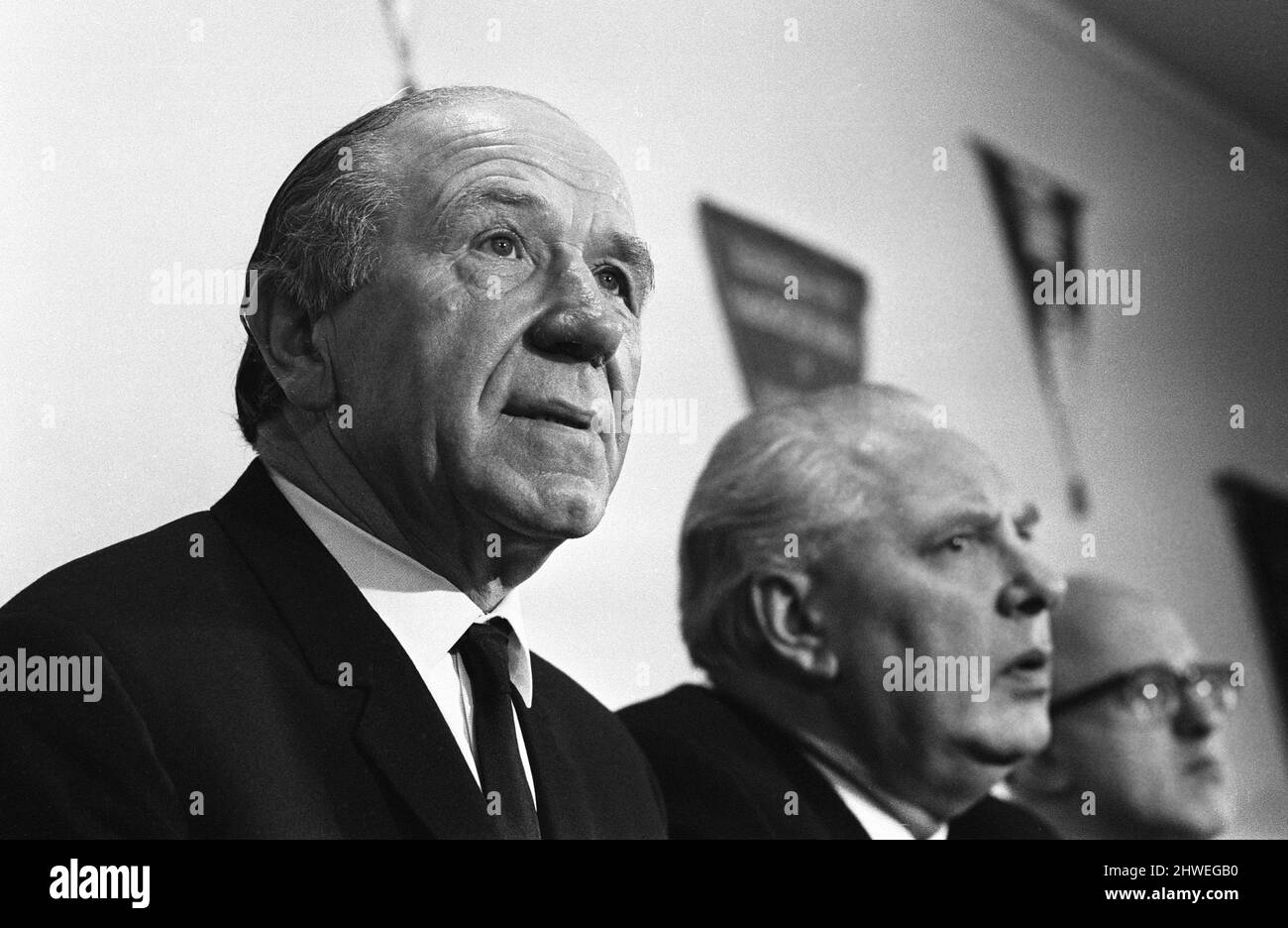 Sir matt busby manager hires stock photography and images Alamy