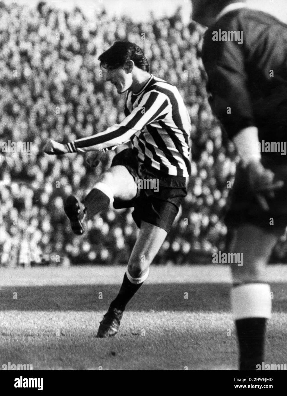 Newcastle's £100,000 Scot, Jim Smith, takes a crack at goal during the Fairs Cup against Dundee. Newcastle United v Dundee United, 1st October 1969. Stock Photo