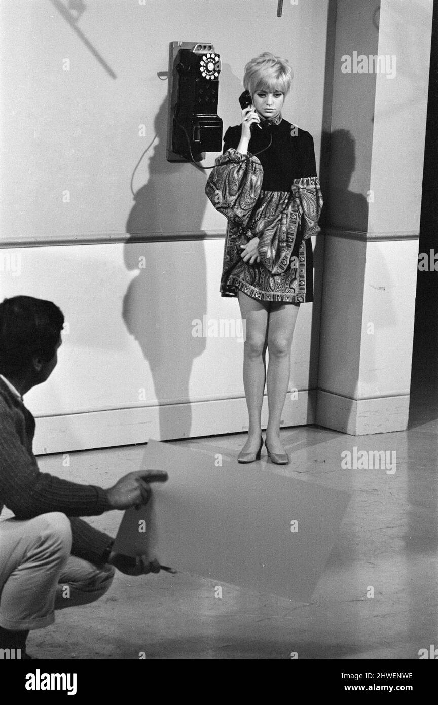 Rowan & Martin's Laugh-In, an American sketch comedy television program on the NBC television network, behind the scenes filming for series 2 episode 22, (aired Monday 3rd March 1969), in studio, Wednesday 15th January 1969. Our picture shows ... Goldie Hawn, American actress and regular performer. Stock Photo