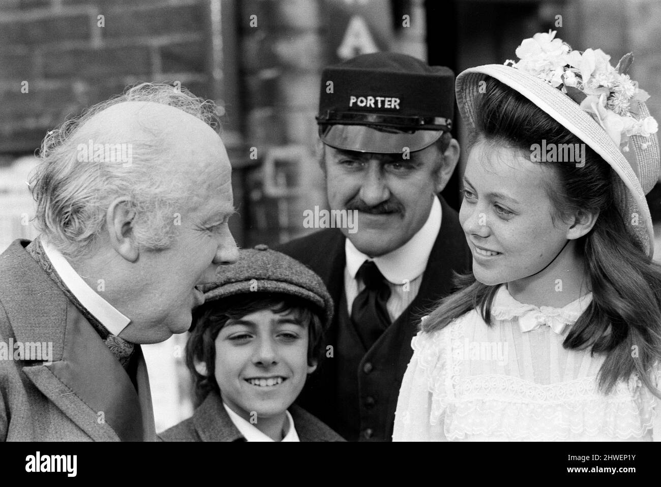 William Mervyn, Gary Warren, Bernard Cribbins and Jenny Agutter on the set of 'The Railway Children' at Oakworth, West Yorkshire. 20th May 1970. Stock Photo