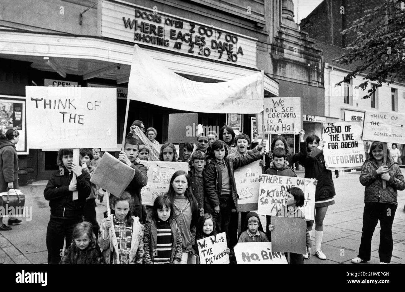 Rutherglen Cinema, South Lanarkshire, Scotland, Circa 1969. Children protest against closure of cinema. Stock Photo