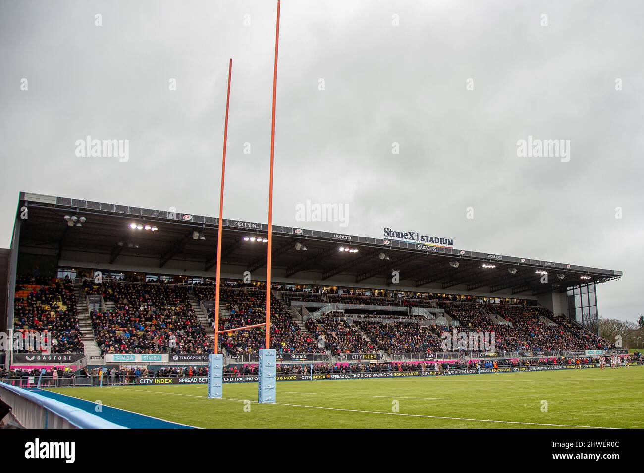 Barnet, United Kingdom. 05th Mar, 2022. Gallagher Premiership Rugby. Saracens V Leicester Tigers. StoneX Stadium. Barnet. Saracens with a capacity crowd for the Saracens v Leicester Tigers game Credit: Sport In Pictures/Alamy Live News Stock Photo