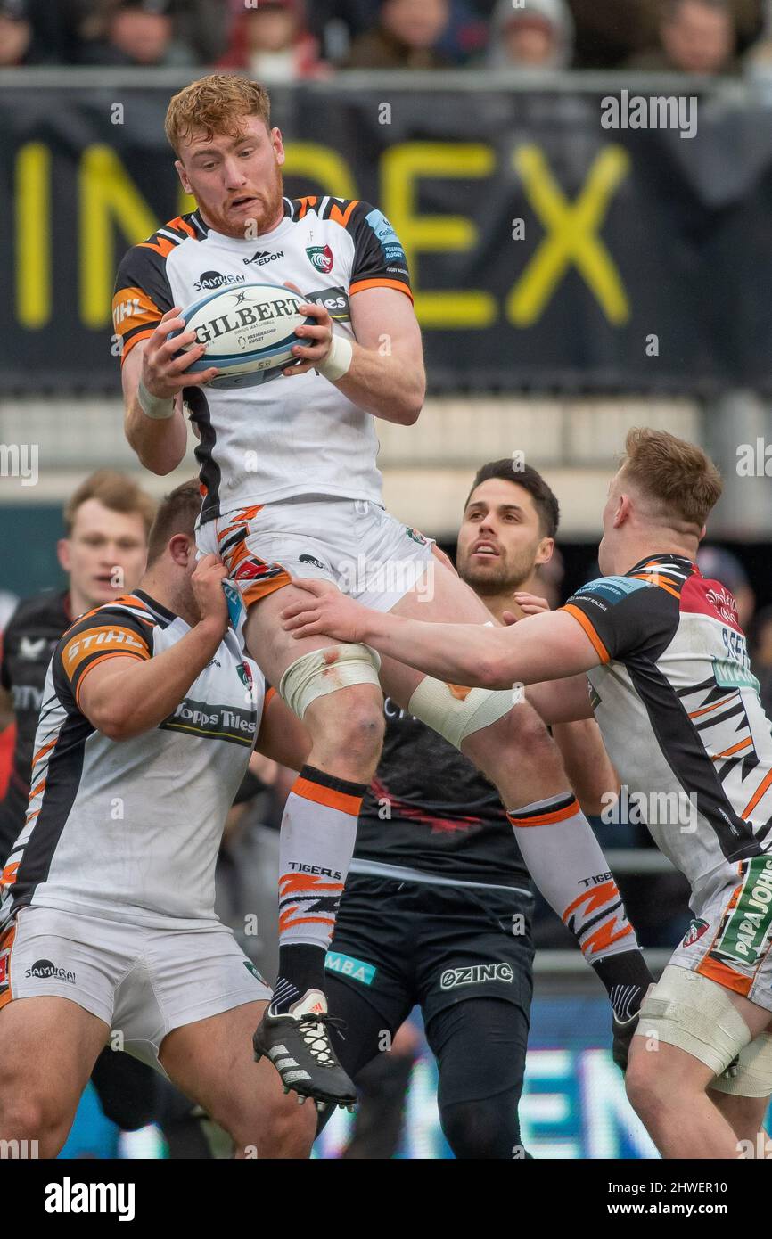 Barnet, United Kingdom. 05th Mar, 2022. Gallagher Premiership Rugby. Saracens V Leicester Tigers. StoneX Stadium. Barnet. Ollie Chessum of Leicester Tigers wins a line out Credit: Sport In Pictures/Alamy Live News Stock Photo