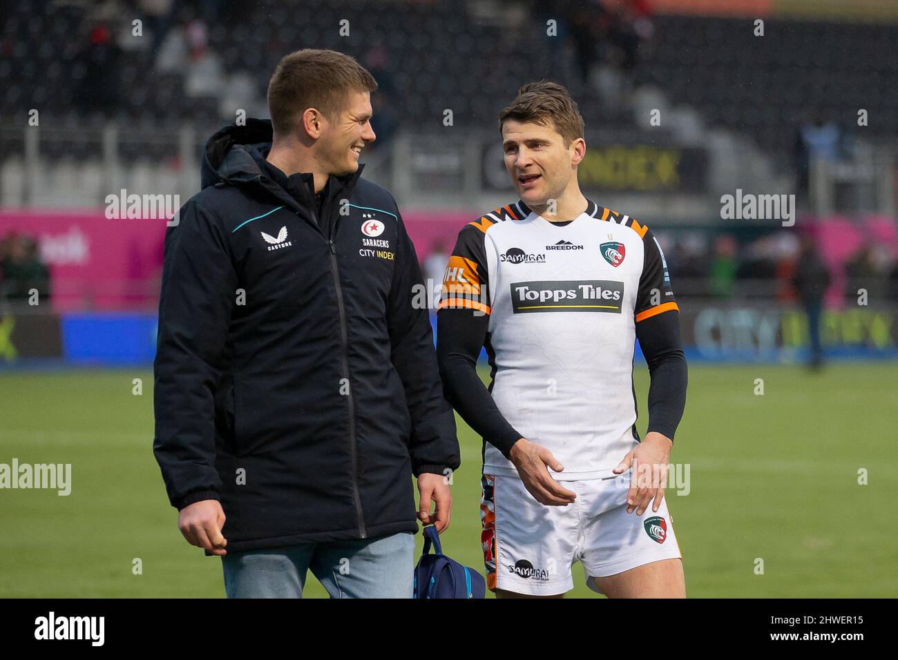 Barnet, United Kingdom. 05th Mar, 2022. Gallagher Premiership Rugby. Saracens V Leicester Tigers. StoneX Stadium. Barnet. Owen Farrell of Saracens shares a joke with Richard Wigglesworth of Leicester Tigers Credit: Sport In Pictures/Alamy Live News Stock Photo