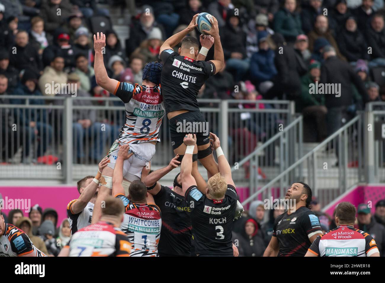Barnet, United Kingdom. 05th Mar, 2022. Gallagher Premiership Rugby. Saracens V Leicester Tigers. StoneX Stadium. Barnet. Andy Christie of Saracens wins the line out form George Martin of Leicester Tigers Credit: Sport In Pictures/Alamy Live News Stock Photo