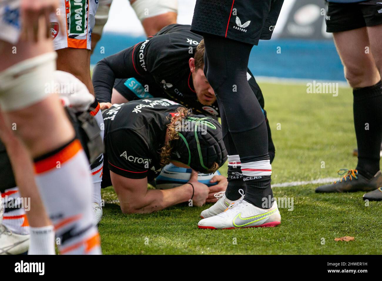 Barnet, United Kingdom. 05th Mar, 2022. Gallagher Premiership Rugby. Saracens V Leicester Tigers. StoneX Stadium. Barnet. Tom Woolstencroft of Saracens score a try Credit: Sport In Pictures/Alamy Live News Stock Photo