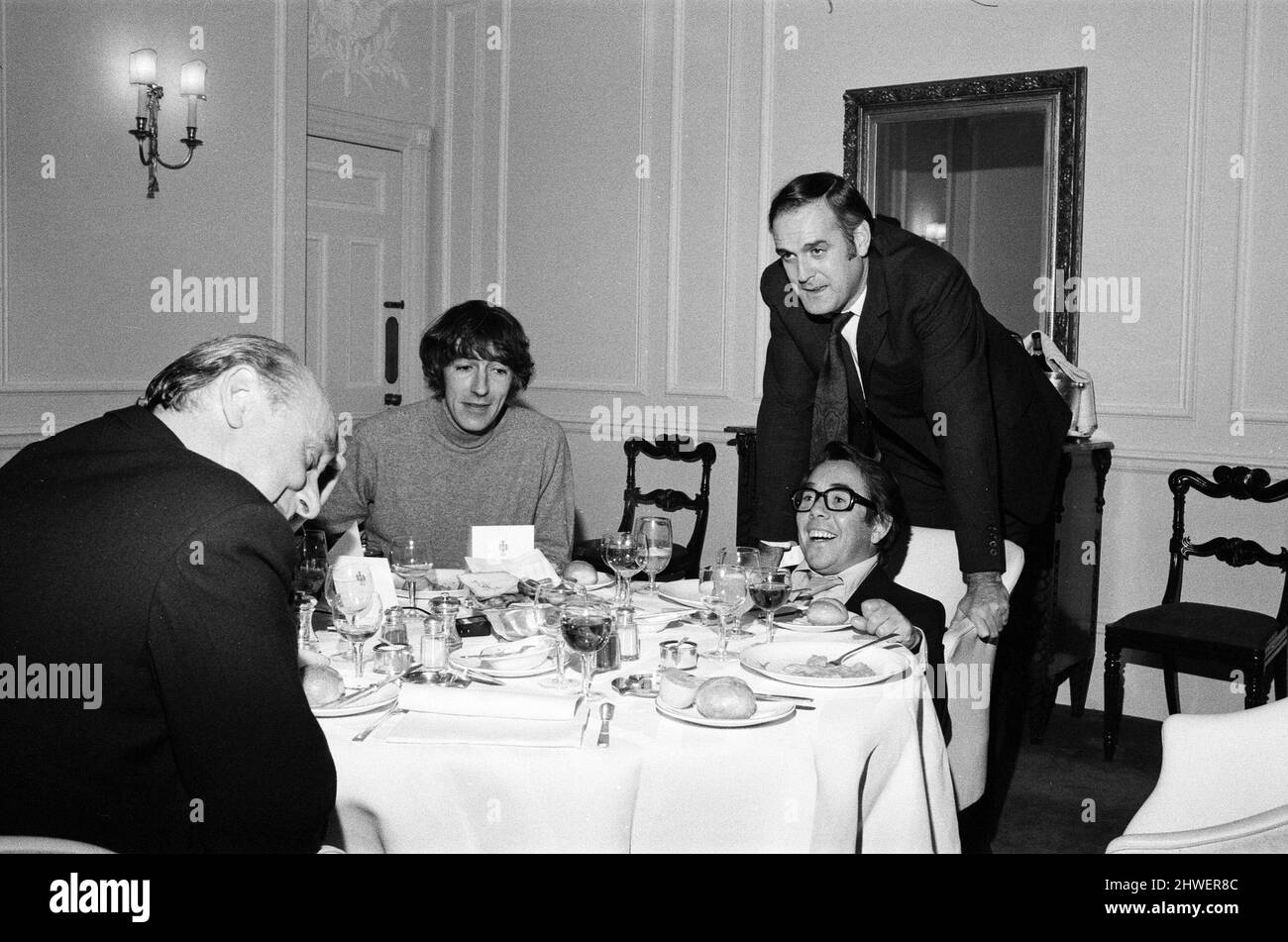 Donald Zec interviews Peter Cook, Ronnie Corbett and John Cleese at The Savoy Hotel, London. 19th November 1970. Stock Photo