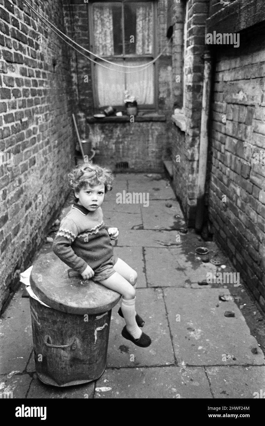 Slum housing in Salford, Greater Manchester. 30th January 1970 Stock Photo