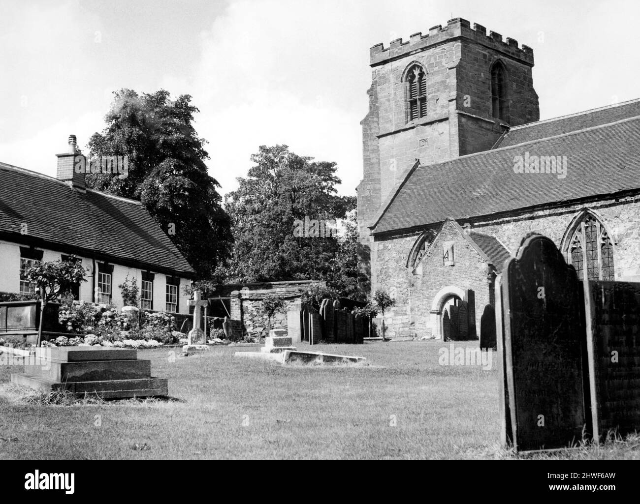 A view of St Peter's Parish church in the village of Mancetter, North Warwickshire.  28th September 1970. Stock Photo