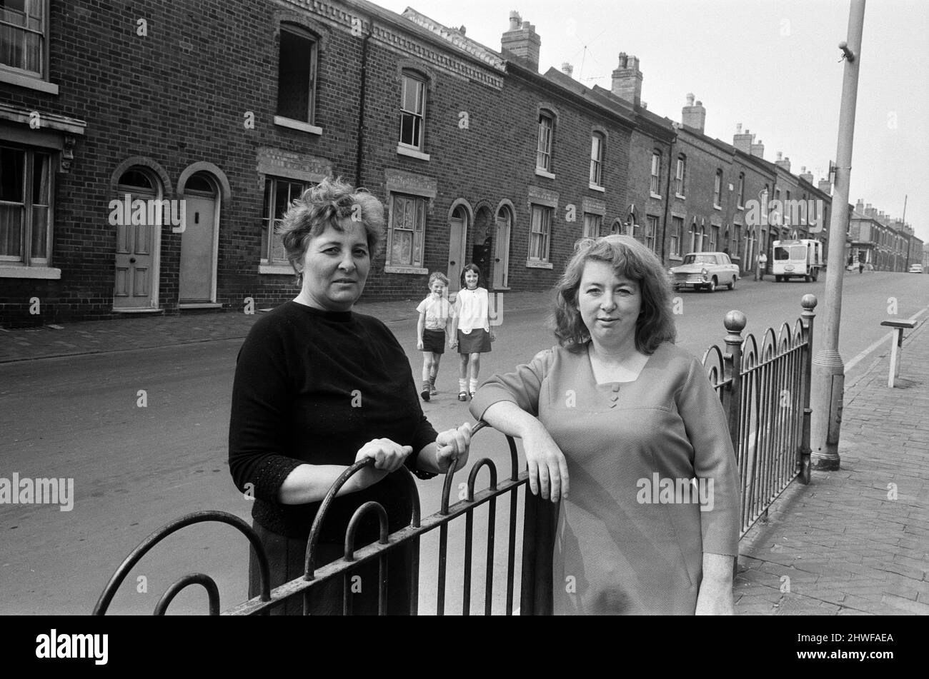 Irish neighbours in Aston, Birmingham, West Midlands. 15th August 1969. Stock Photo