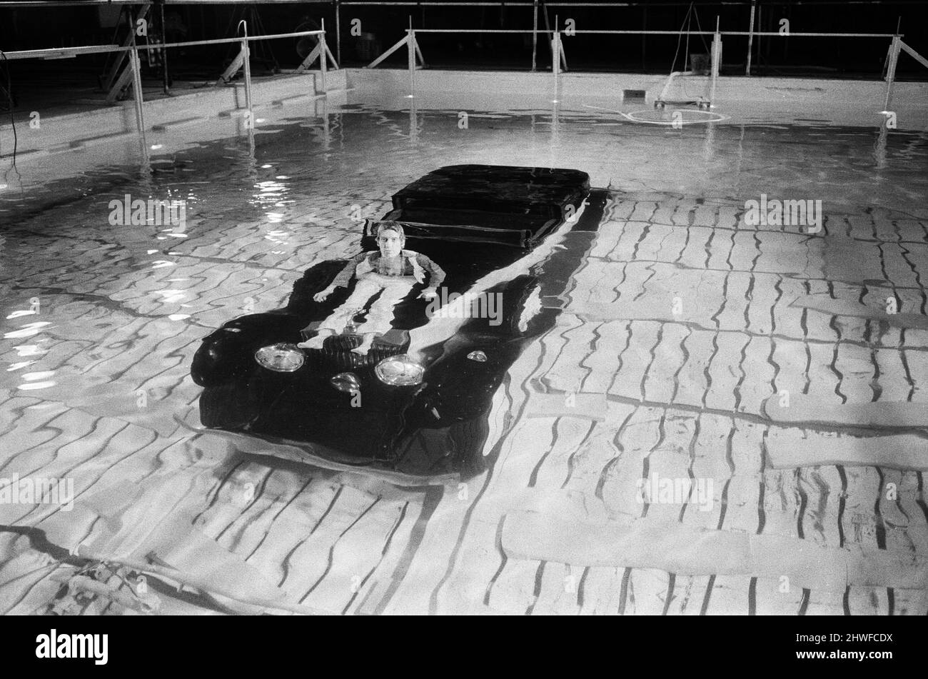 27 year old actor Michael Crawford, who doesn't use stunt men in dangerous parts, filming underwater with a Rolls Royce at MGM Studios, Elstree for the new Twentieth Century Fox production, 'Hello - Goodbye'. Scenes shot underwater were the final sequences of the original top surface sequence performed in Cannes, where Crawford drove the Rolls into a swimming pool. He was required to hold his breath for the cameras for 3 minutes before the 'rescue' was made. 17th October 1969. Stock Photo