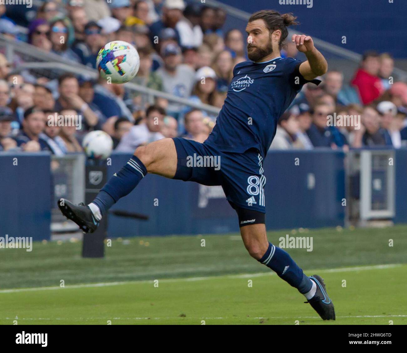 Kansas City, Kansas, USA. 4th Mar, 2022. Sporting KC defender Graham Zusi #8 captures the midfield turnover for Sporting KC during the second half of the game. (Credit Image: © Serena S.Y. Hsu/ZUMA Press Wire) Stock Photo