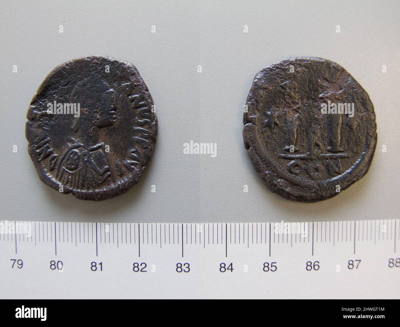 Follis (40 Nummi) of Justinian I, Emperor of Byzantium from Constantinople. Ruler Justinian I