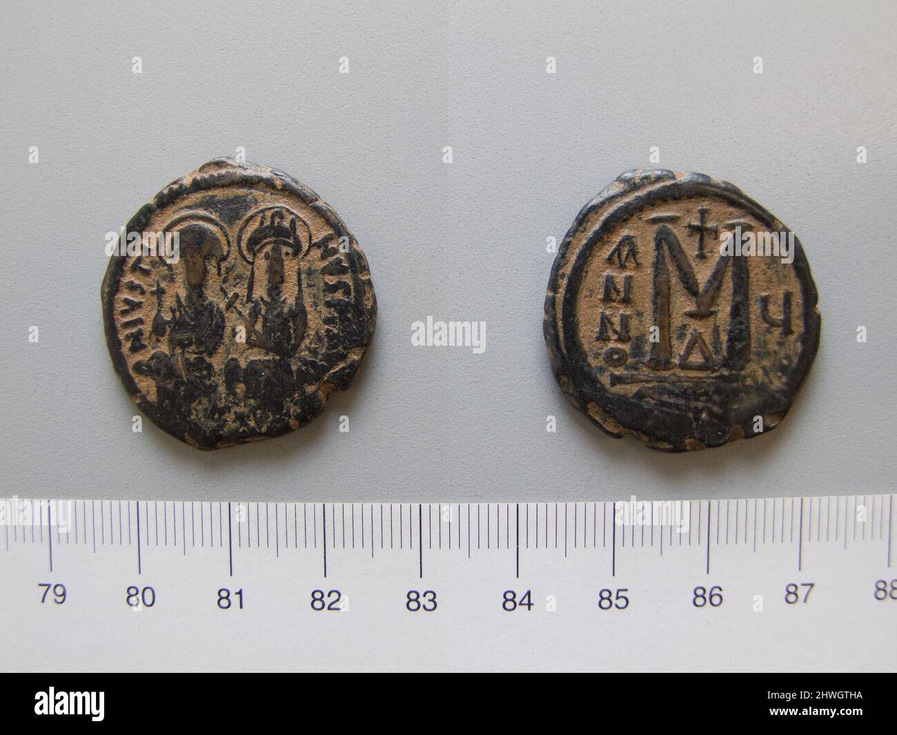 Follis (40 Nummi) of Justin II, Emperor of Byzantium from Constantinople. Ruler Justin II