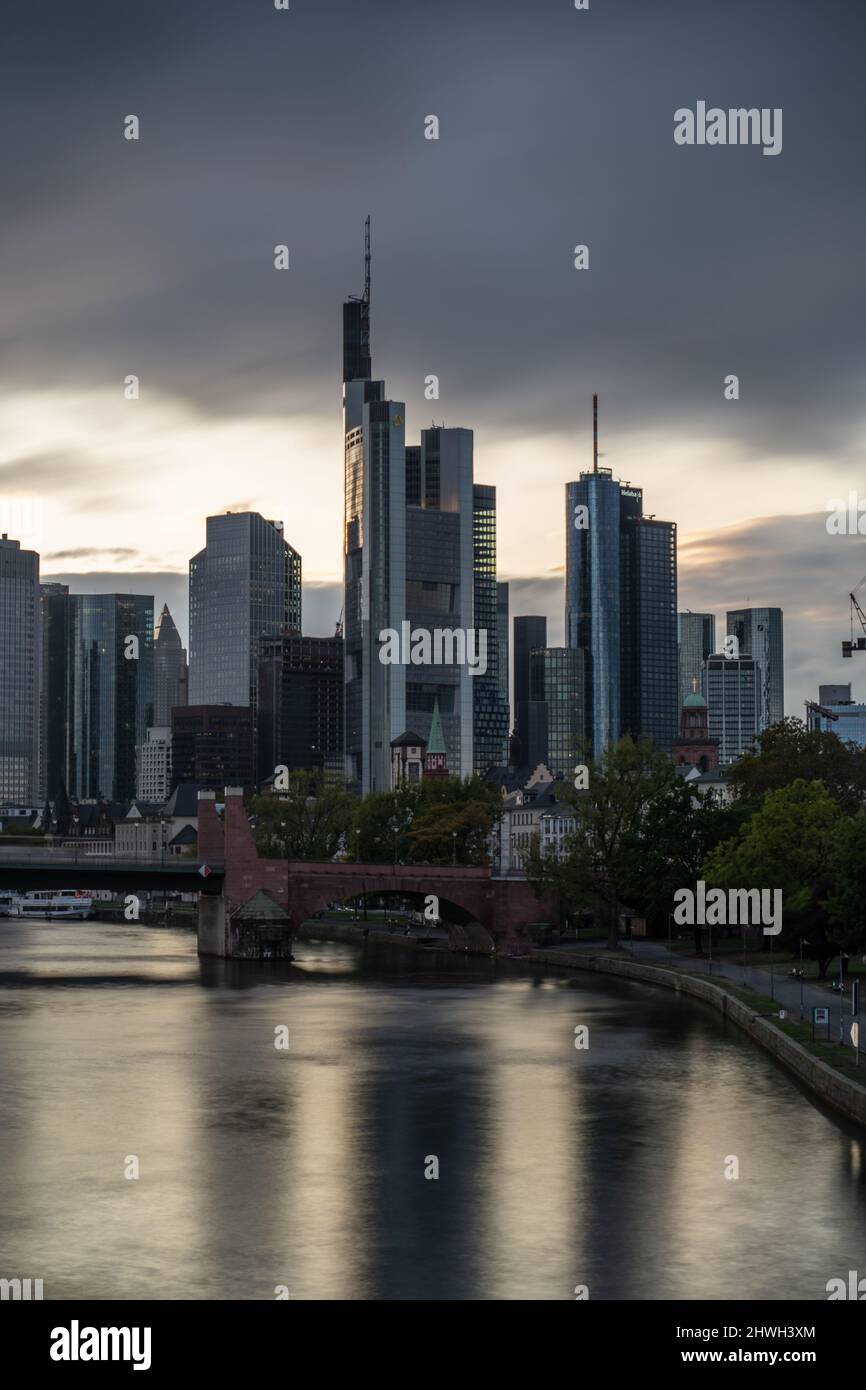 Frankfurt Am Main, Germany. 29th Sep, 2021. The skyline of Frankfurt am Main in the evening, on September 29, 2021. In the middle of the skyscrapers, the Commerzbank Tower, the headquarters of Commerzbank, on the right a park. (Photo by Alexander Pohl/Sipa USA) Credit: Sipa USA/Alamy Live News Stock Photo