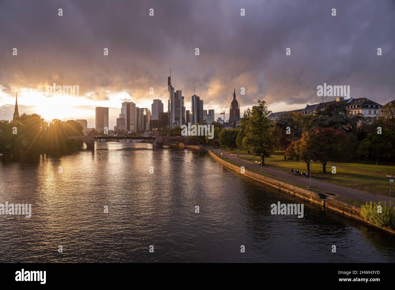 Frankfurt Am Main, Germany. 29th Sep, 2021. The skyline of Frankfurt am Main in the evening sun, on September 29, 2021. In the middle of the skyscrapers, the Commerzbank Tower, the headquarters of Commerzbank, on the right a park. (Photo by Alexander Pohl/Sipa USA) Credit: Sipa USA/Alamy Live News Stock Photo