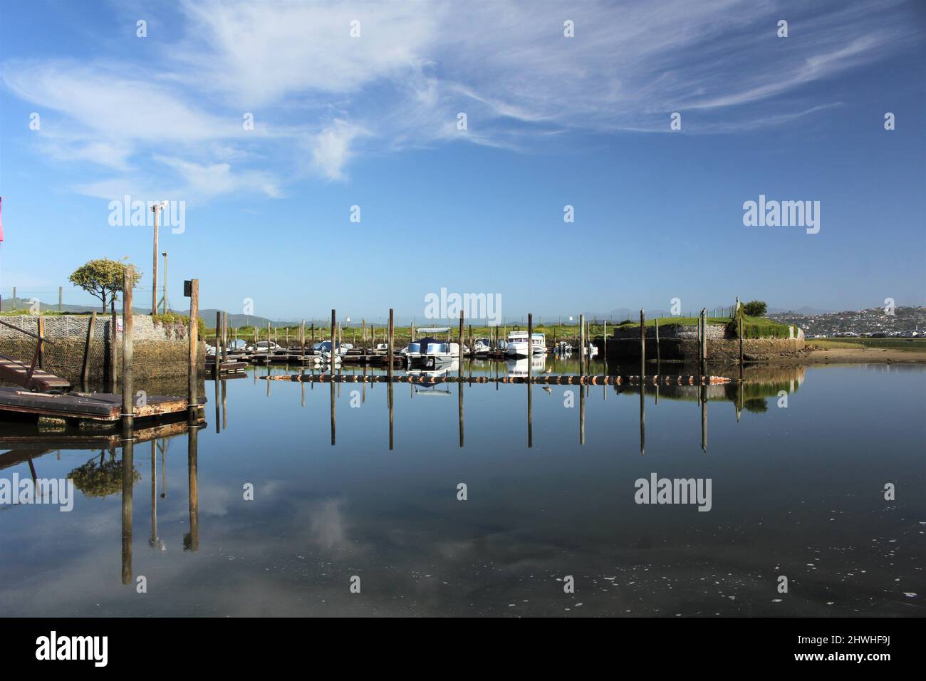 Reflection boats in water sky boat hi-res stock photography and images ...