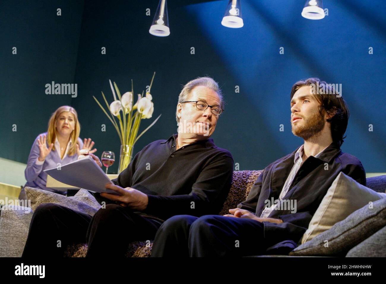 l-r: Kristen Johnston (Joan), Michael McKean (Harry), Cillian Murphy (Beane) in LOVE SONG by John Kolvenbach at the New Ambassadors Theatre, London WC2  04/12/2006 set design: Scott Park  costumes: Jack Galloway  lighting: Howard Harrison  director: John Crowley Stock Photo