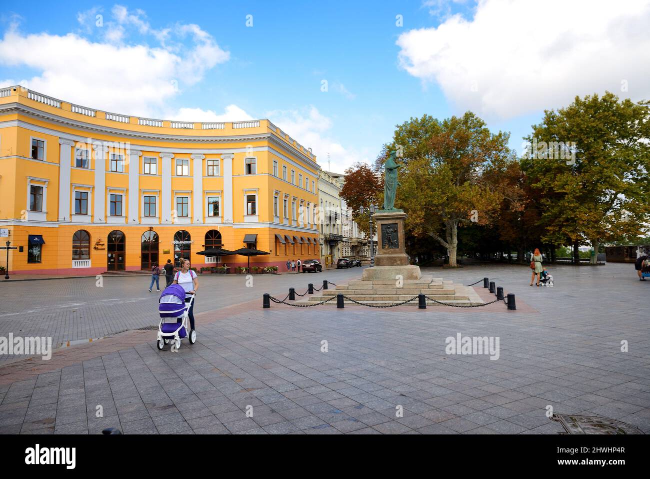 ODESA, UKRAINE - SEPTEMBER 25: The mothers with children and baby carriages are near Monument to Duc de Richelieu on September 25, 2020 in Odesa, Ukra Stock Photo
