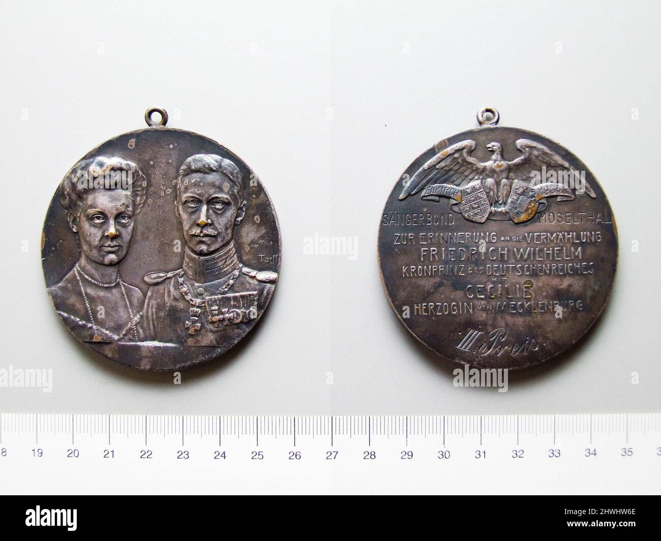 Memorial medal of the marriage of Cecilie Auguste Marie of Mecklenburg-Schwerin and Crown Prince Frederick Wilhelm. Ruler: William II, King of Prussia, 1859–1941, ruled 1888–1918 Artist: Cecilie Auguste Marie of Mecklenburg-Schwerin, German, 1886–1954 Stock Photo