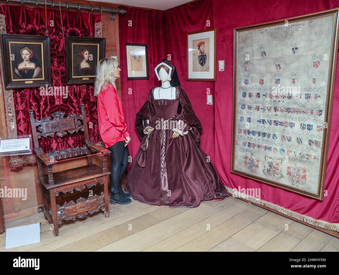 Anne Boleyns Gown Hi Res Stock Photography And Images Alamy