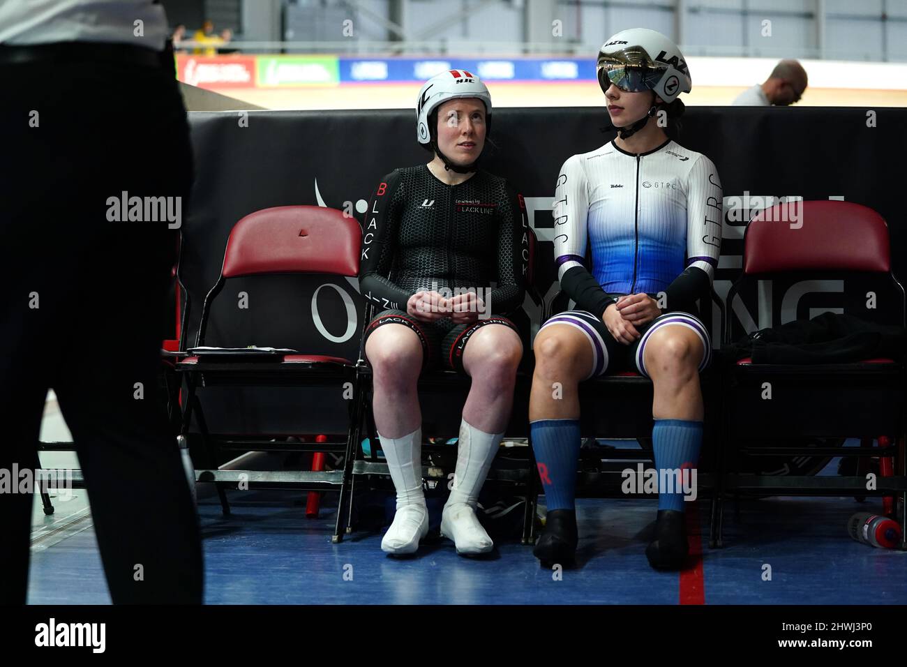 Lora Fachie MBE (left) and pilot Georgia Holt before the Para Woman B Time Trial during day four of the HSBC UK National Track Championships at the Geraint Thomas National Velodrome, Newport. Stock Photo