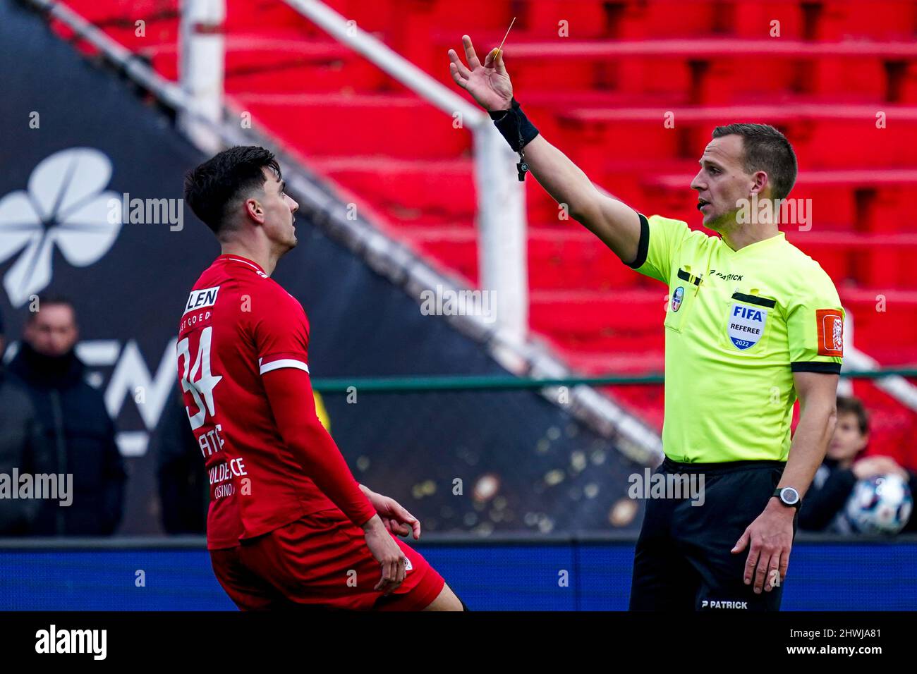 ANTWERPEN, BELGIUM - MARCH 6: referee Nathan Verboomen during the Jupiler Pro League match between Royal Antwerp FC and K. Beerschot V.A. at Bosuilstadion on March 6, 2022 in Antwerpen, Belgium (Photo by Jeroen Meuwsen/Orange Pictures) Stock Photo