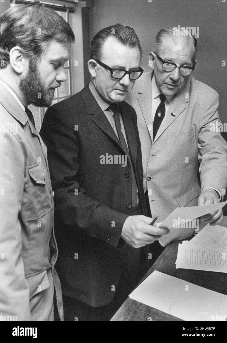 Jack Brooks, Baron Brooks of Tremorfa (1979), (centre) pictured at morning news press conference given by the Welsh Trade Union and Labour Committee, formed to fight against Britain's entry into the Common Market. Left to right, Paddy Kitson, Field organiser, Jack Brooks, Chairman and F. G. Tyrrell, Secretary. The conference was held at Transport House, Charles Street, Cardiff, Wales, 29th July 1971. Stock Photo