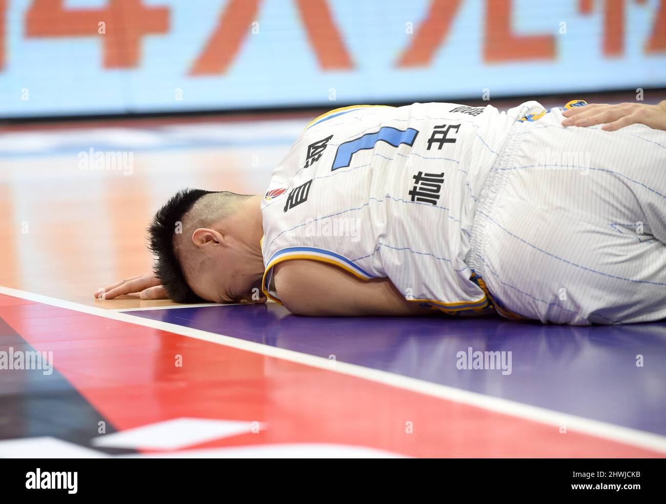 Sun Lin Injurys Shunde. 6th Mar, 2022. Jeremy Lin of Beijing Ducks is injured during ...