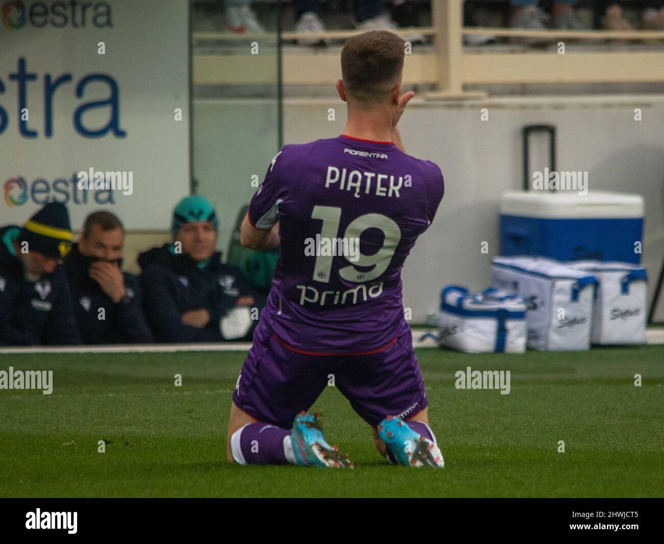 Florence, Italy. 21st May, 2022. Leonardo Bonucci of Juventus FC and  Krzysztof Piatek of ACF Fiorentina compete for the ball during the Serie A  2021/2022 football match between ACF Fiorentina and Juventus