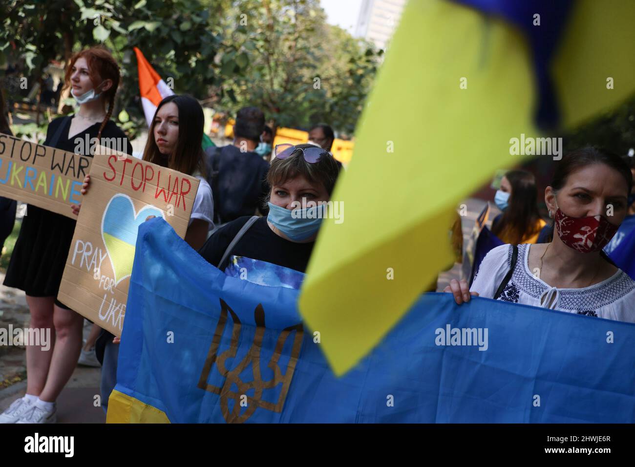 New Delhi, New Delhi, India. 6th Mar, 2022. Ukraine citizens living in India hold placards and flags as they gather in solidarity with the people of Ukraine after Russia's invasion. (Credit Image: © Karma Sonam Bhutia/ZUMA Press Wire) Stock Photo