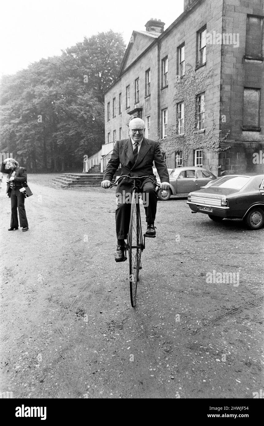 Mr Philip Yorke takes a trip around the grounds of his house on a Penny Farthing. He has been trying to give away his family home for five years, and now the National Trust has decided to take the house, full of priceless treasures, including the Penny Farthing, Erdigg Hall, Wrexham, North Wales, 29th May 1973 Stock Photo
