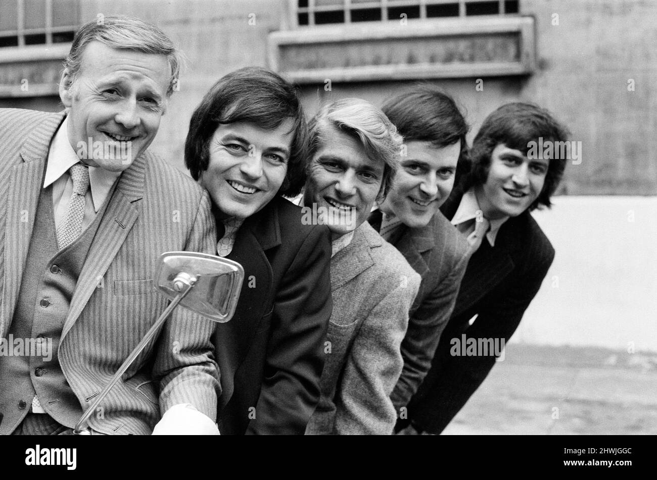 Five BBC Radio DJ's will be having a very happy New Year because they have just signed the longest BBC contracts in history - for three years, which starts on January 1st 1972. The disc jockeys are Tony Blackburn, Pete Murray, Ed Stewart, Terry Wogan and Jimmy Young. Their contracts will run until December 31st 1974 and the five were described by the controller of Radio 1 & 2 as the 'strikers of the 1st eleven'. 14th December 1971. Stock Photo