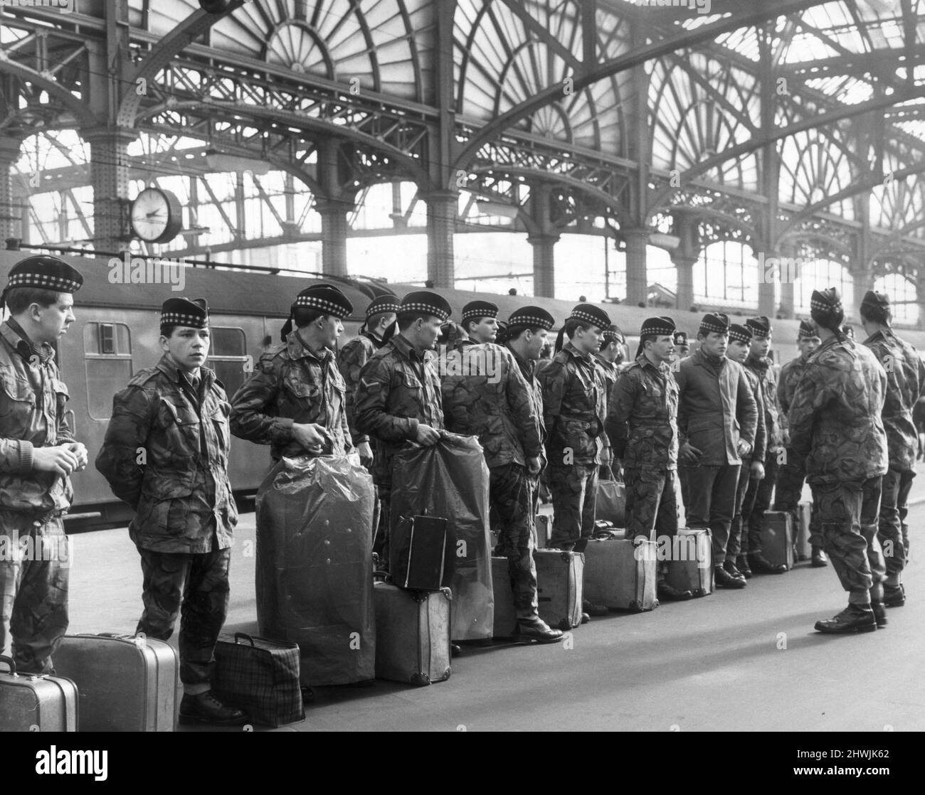 Soldiers who will be providing firing squad at the funerals for 3 murdered scottish soldiers arrive from Ireland at Central Station, Glasgow March 1971. John McCaig 17 his brother Joseph McCaig 18 & Dugald McCaughey 23 were shot dead in Ulster March 10th 1971.  They had only been in Northern Ireland for a few days. The boys were blasted in the head and left in a ditch outside Belfast. Stock Photo