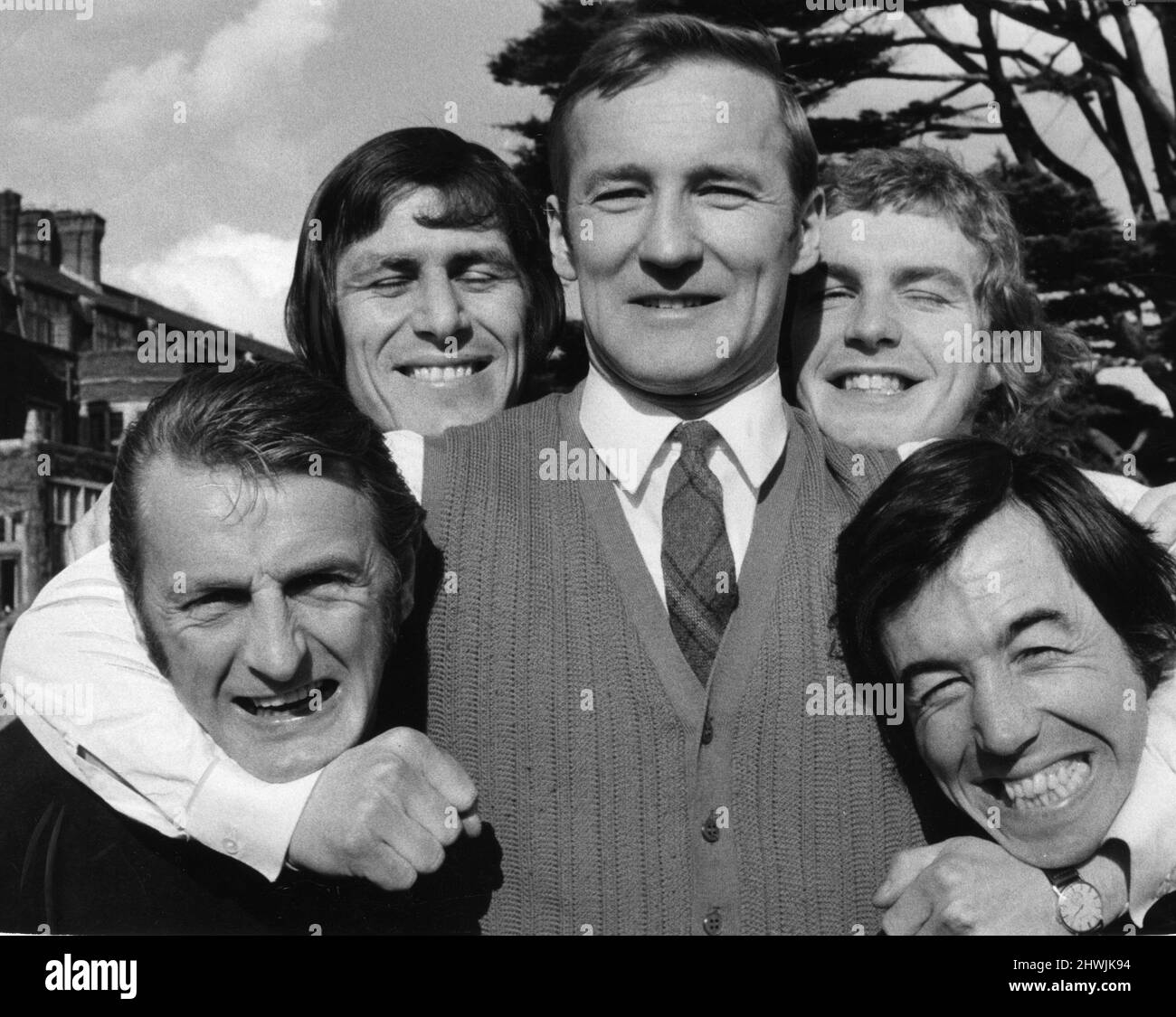 Stoke City captain Peter Dobing relaxes with some of his team-mates before the League Cup final at Wembley on Saturday.  Skipper Dobing had Gordon Banks (right) and George Eastham (left) under his control, whilst John Ritchie (back left) and John Mahoney (back right) watch on.  Date of picture: 2nd March 1972. *** Local Caption *** Football Player    Gbanksobit Stock Photo