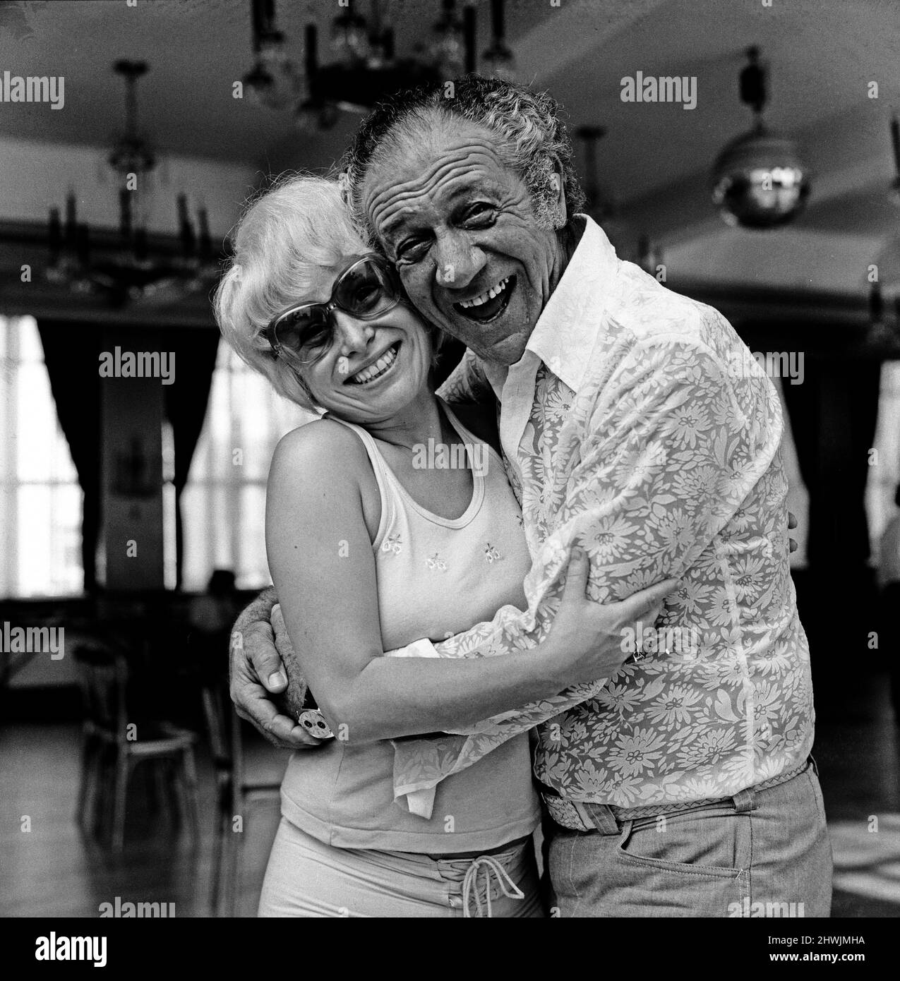 The cast of 'Carry on London' rehearsing in Soho. Barbara Windsor and Sid James. 6th September 1973. Stock Photo