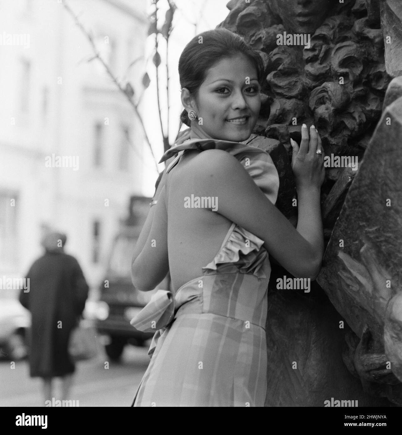 Evangeline Reyes, Miss Philippines beauty pageant contestant, unveils Tsaritsar Spring Collection in Pont Street, London, Wednesday 15th November 1972. Evangeline is in the UK to take part in the 22nd edition of the Miss World contest. Stock Photo