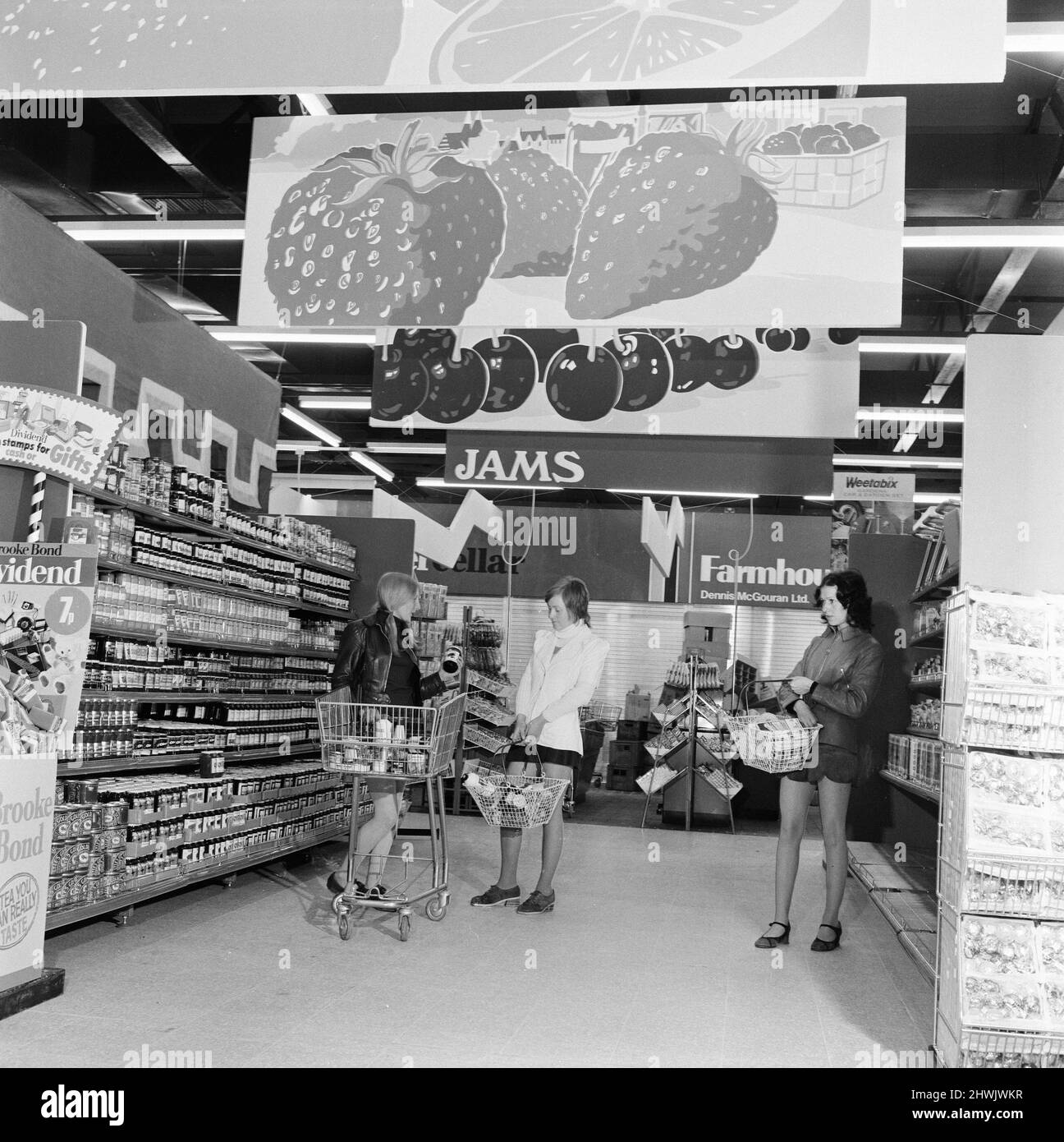 Supermarkets food Black and White Stock Photos & Images Alamy