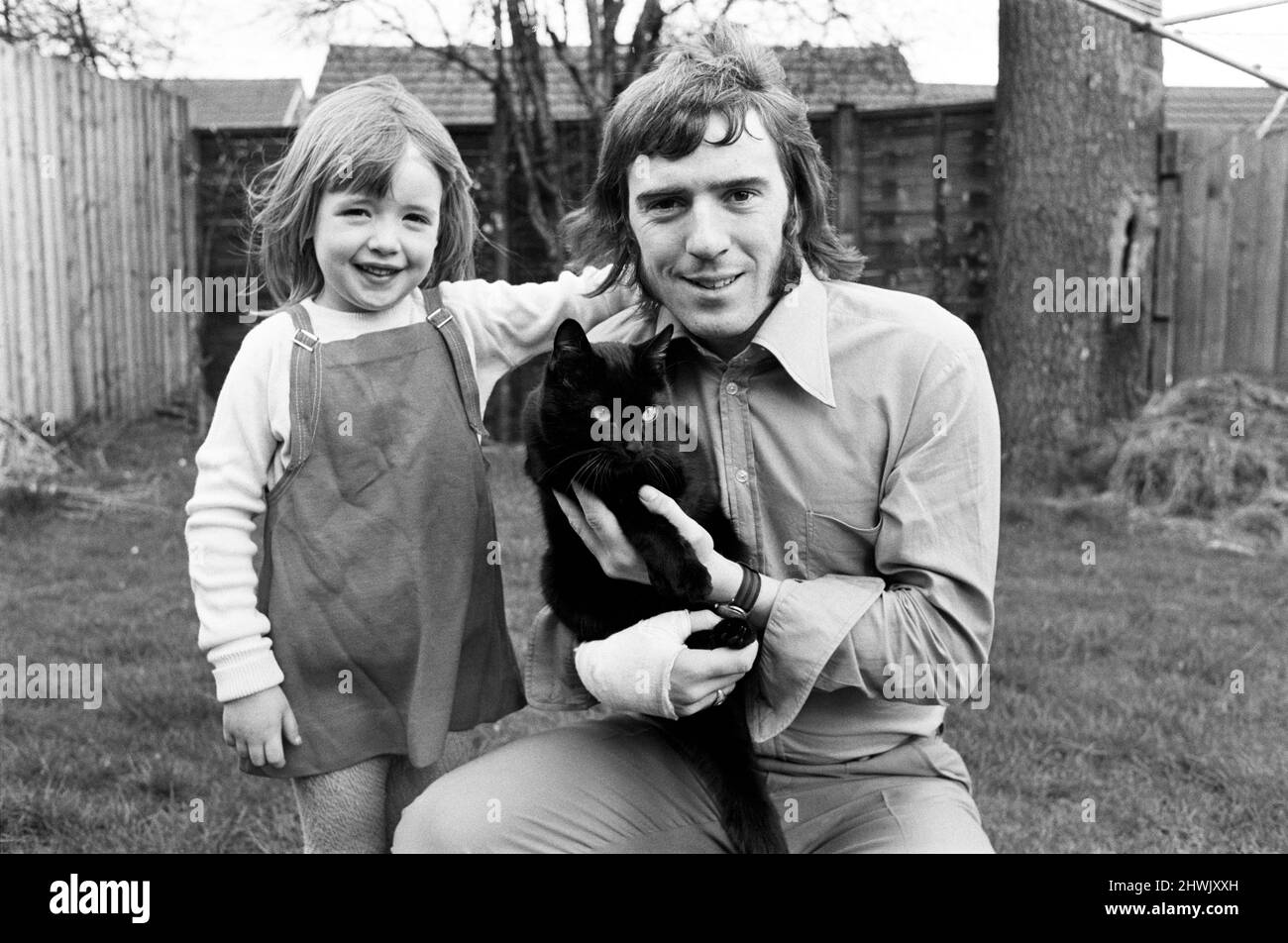 Gerry Pendrey with his 5 year-old daughter Karen Pendrey and lucky black cat 'Hunter' April 1972. Stock Photo