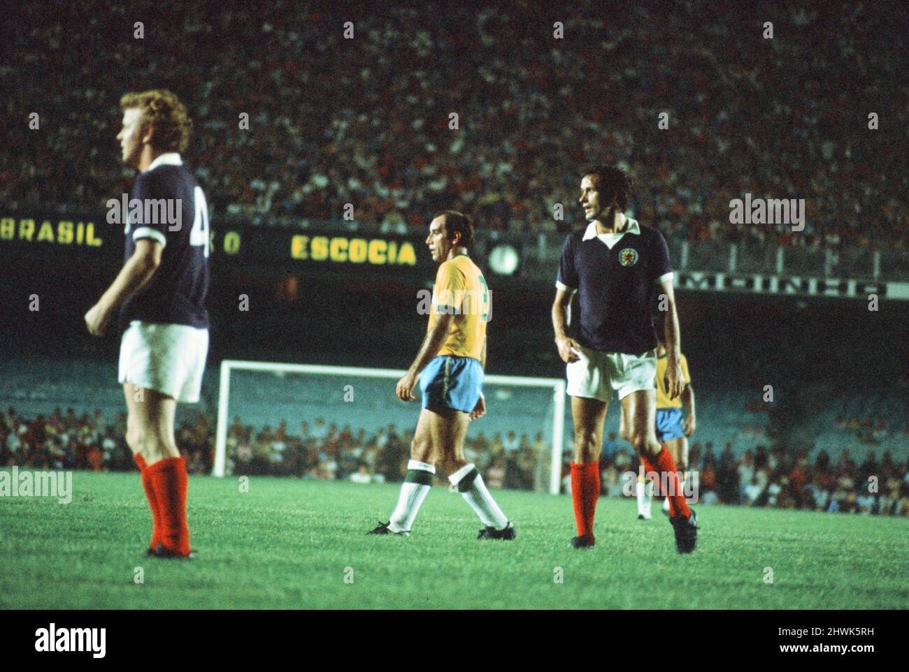 Brazil 1-0 Scotland, 1972 Brazil Independence Cup, final stage, Group A match at the Estadio do Maracana, Rio de Janeiro, Brazil, Wednesday 5th July 1972. Pictured, Gerson of Brazil with Billy Bremner and George Graham. Stock Photo