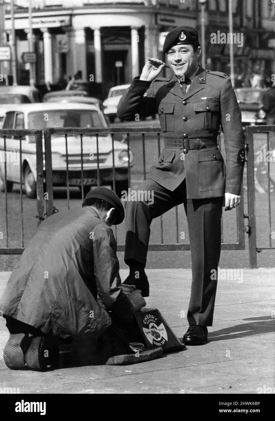 Shoe polisher Black and White Stock Photos Images Alamy