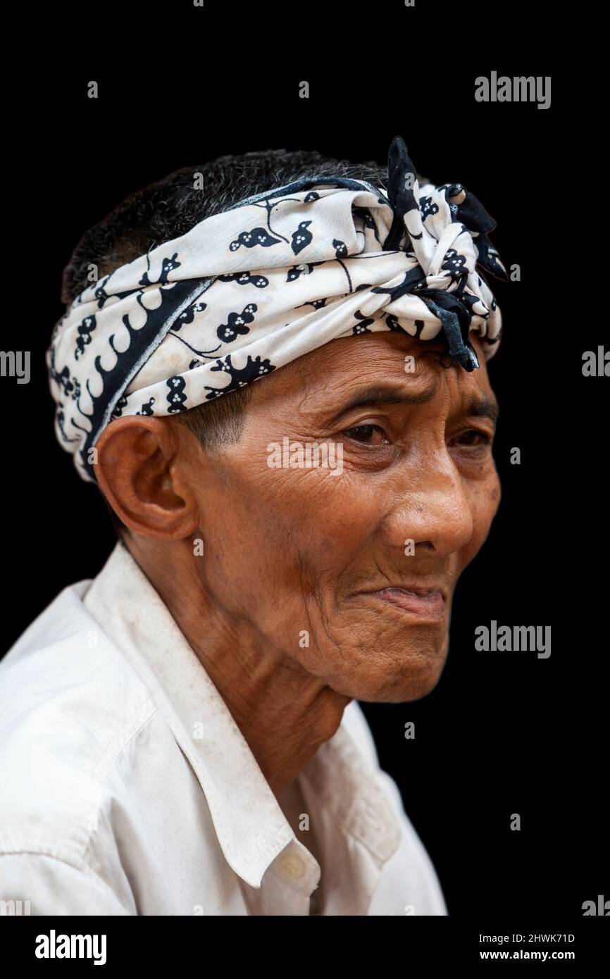 Bali, Indonesia.  Elderly Balinese Hindu Man wearing an Udeng, the Traditional Male Head Cloth. Stock Photo