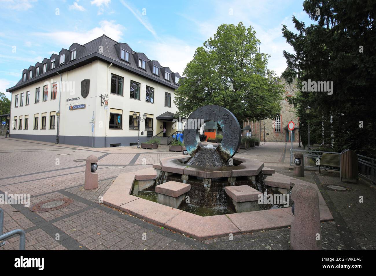 Citizens Fountain, Am Platz an der Linde, in Sulzbach im Taunus, Hesse, Germany Stock Photo