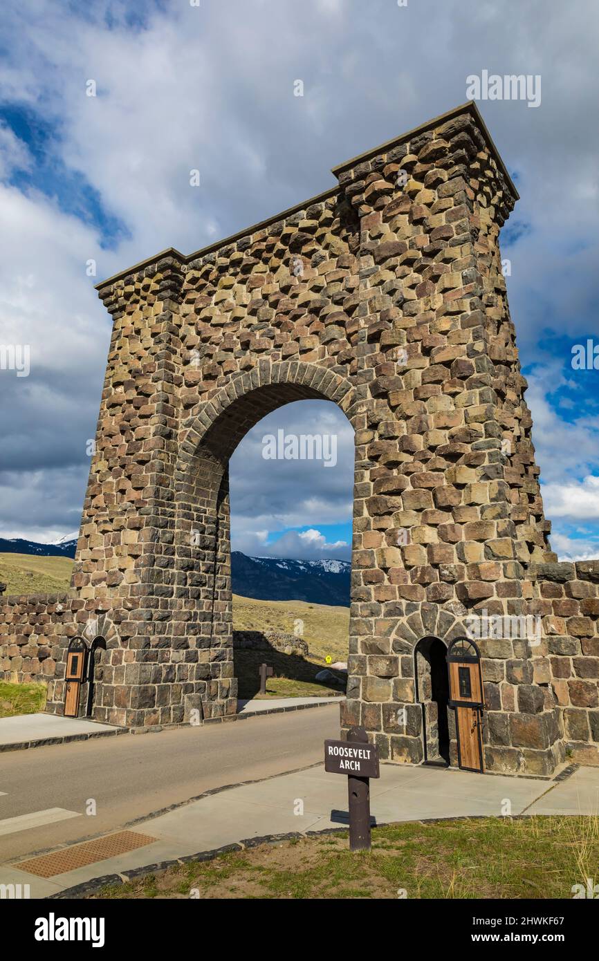 Roosevelt Arch at the Gardiner entrance to Yellowstone National Park, Montana, USA Stock Photo