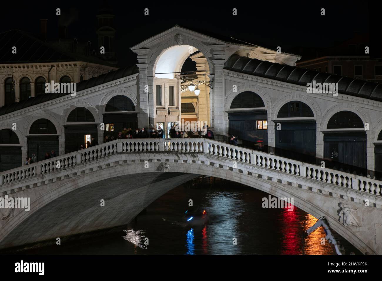 Rialto Bridge at night Stock Photo - Alamy