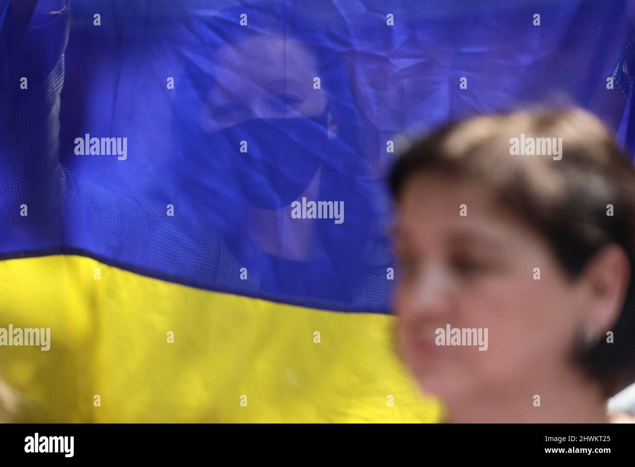 New Delhi, India. 6th Mar, 2022. A Ukrainian woman at Jantar Mantar holds her national flag in solidarity with the people of Ukraine after the Russian invasion. (Credit Image: © Karma Sonam Bhutia/ZUMA Press Wire) Stock Photo