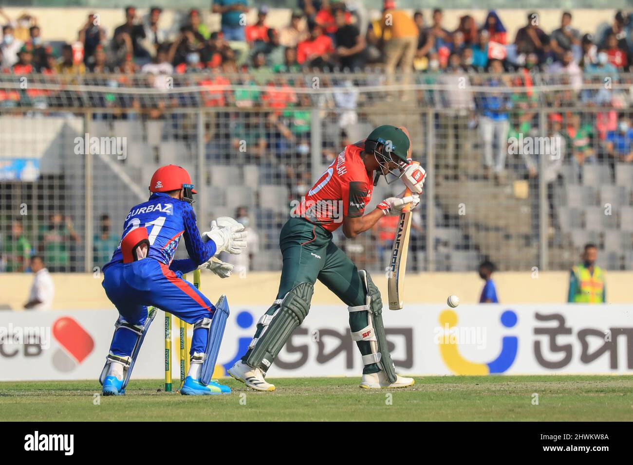 Dhaka, Bangladesh. 05th Mar, 2022. Bangladesh cricket player Mahmudullah (R) in action during the second T20 match between Afghanistan cricket team and Bangladesh at Sher-E-Bangla National Cricket Stadium. Afghanistan won by 8 wickets (with 14 balls remaining) (Photo by Md Manik/SOPA Images/Sipa USA) Credit: Sipa USA/Alamy Live News Stock Photo