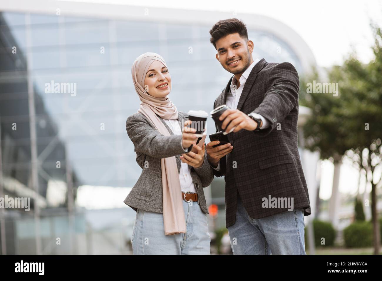 Woman hijab mobile phones hi-res stock photography and images - Alamy