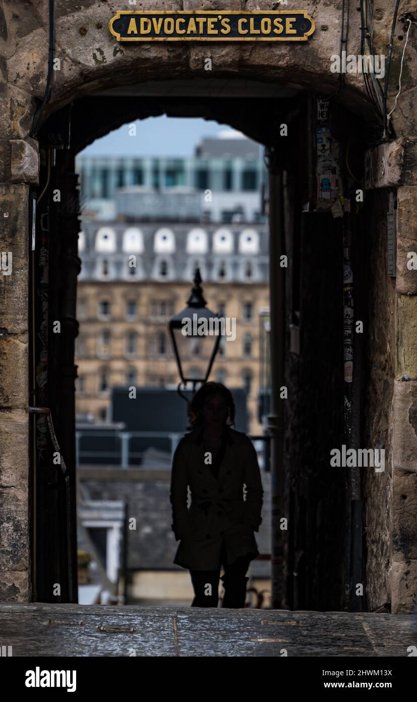 View down Advocate's Close or alley with old fashioned lantern, lamp or streetlight, Edinburgh, Scotland, UK Stock Photo