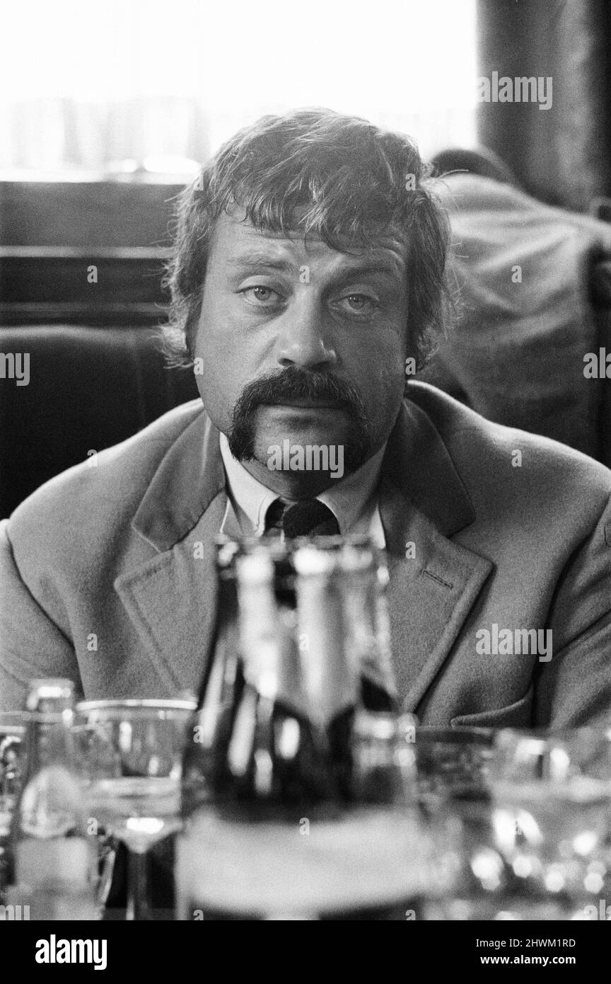 Oliver Reed actor Stock Photo - Alamy